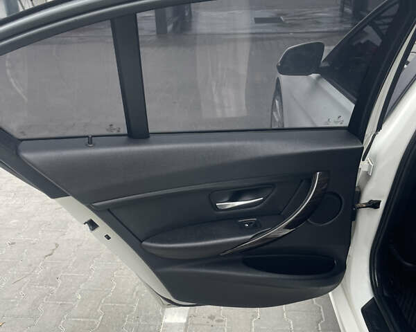 Белый БМВ 3 Серия, объемом двигателя 2 л и пробегом 107 тыс. км за 13500 $, фото 7 на Automoto.ua