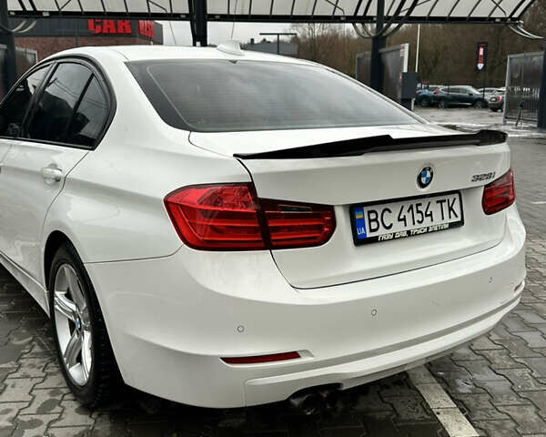 Белый БМВ 3 Серия, объемом двигателя 2 л и пробегом 188 тыс. км за 14000 $, фото 6 на Automoto.ua