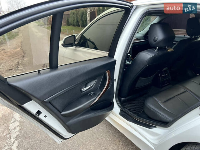 Білий БМВ 3 Серія, об'ємом двигуна 2 л та пробігом 237 тис. км за 11700 $, фото 18 на Automoto.ua
