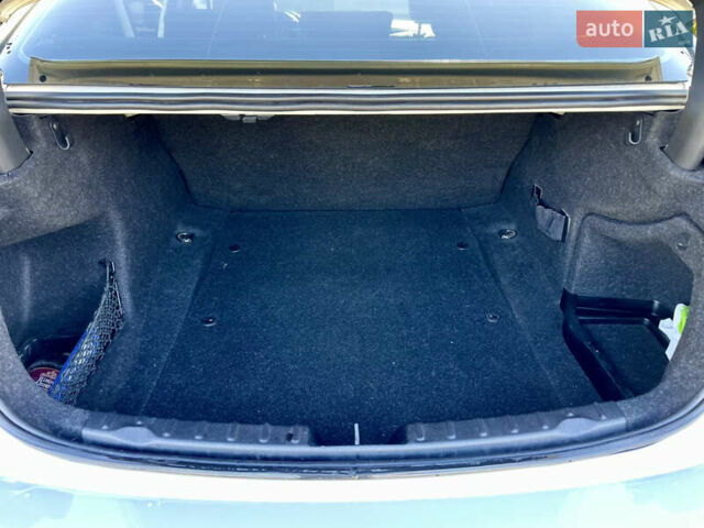 Білий БМВ 3 Серія, об'ємом двигуна 2 л та пробігом 210 тис. км за 15500 $, фото 19 на Automoto.ua