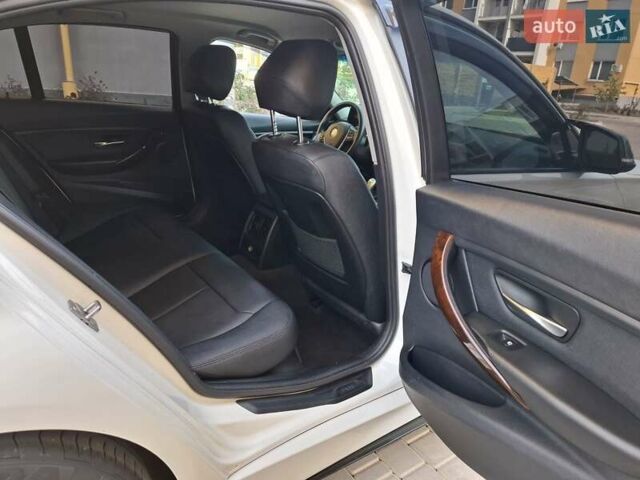 Білий БМВ 3 Серія, об'ємом двигуна 2 л та пробігом 240 тис. км за 9900 $, фото 10 на Automoto.ua