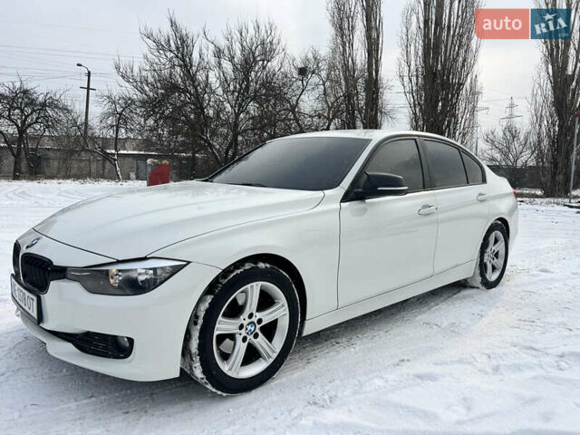 Белый БМВ 3 Серия, объемом двигателя 2 л и пробегом 155 тыс. км за 12700 $, фото 4 на Automoto.ua