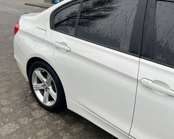 Белый БМВ 3 Серия, объемом двигателя 2 л и пробегом 160 тыс. км за 11800 $, фото 7 на Automoto.ua