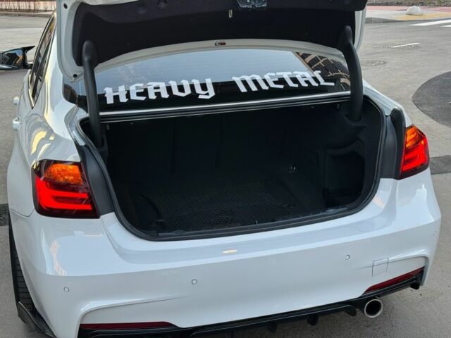 Білий БМВ 3 Серія, об'ємом двигуна 3 л та пробігом 178 тис. км за 18000 $, фото 19 на Automoto.ua