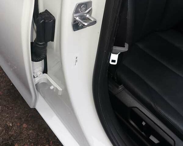 Білий БМВ 3 Серія, об'ємом двигуна 2 л та пробігом 141 тис. км за 13700 $, фото 13 на Automoto.ua