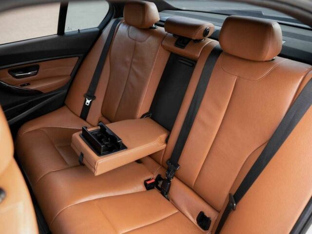 Белый БМВ 3 Серия, объемом двигателя 2 л и пробегом 147 тыс. км за 243 $, фото 4 на Automoto.ua