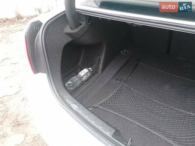 Білий БМВ 3 Серія, об'ємом двигуна 2 л та пробігом 141 тис. км за 13700 $, фото 14 на Automoto.ua