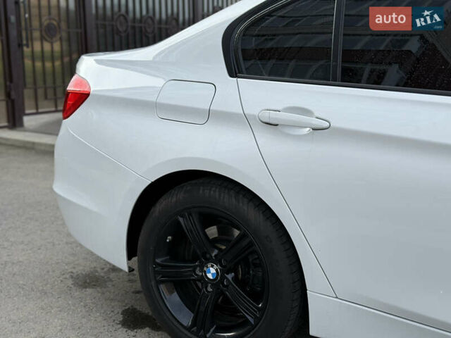 БМВ 3 Серия 2015 в Умани на Automoto.ua Белый БМВ 3 Серия, объемом двигателя 2 л и пробегом 155 тыс. км за 12950 $, фото 9 на Automoto.ua