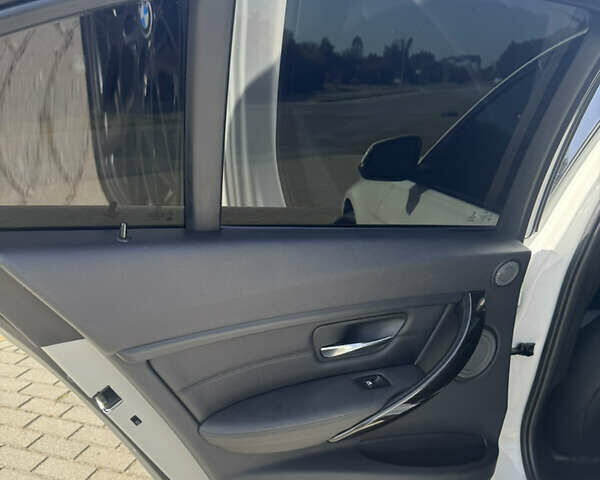 Білий БМВ 3 Серія, об'ємом двигуна 2 л та пробігом 155 тис. км за 17900 $, фото 15 на Automoto.ua