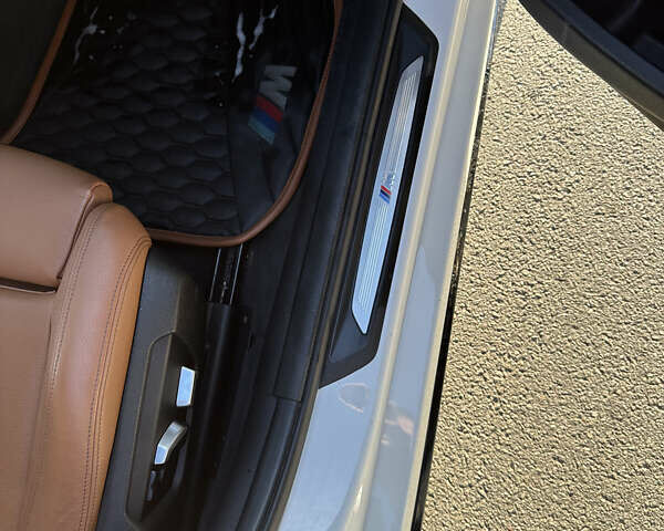 Белый БМВ 3 Серия, объемом двигателя 3 л и пробегом 123 тыс. км за 25000 $, фото 48 на Automoto.ua