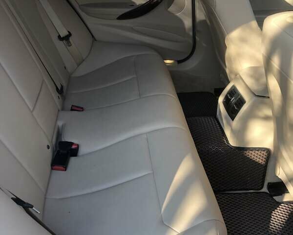 Білий БМВ 3 Серія, об'ємом двигуна 2 л та пробігом 180 тис. км за 15000 $, фото 7 на Automoto.ua