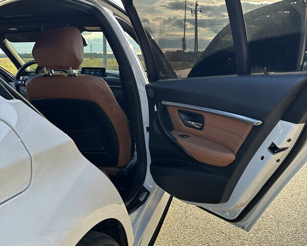 Белый БМВ 3 Серия, объемом двигателя 3 л и пробегом 123 тыс. км за 25000 $, фото 58 на Automoto.ua