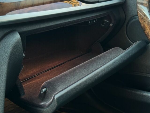 Білий БМВ 3 Серія, об'ємом двигуна 3 л та пробігом 178 тис. км за 18000 $, фото 21 на Automoto.ua