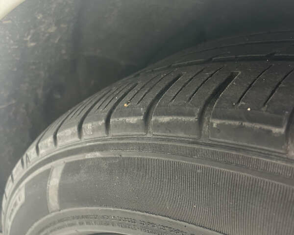 Білий БМВ 3 Серія, об'ємом двигуна 2 л та пробігом 177 тис. км за 14300 $, фото 20 на Automoto.ua