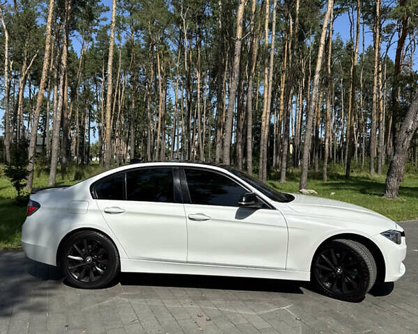 Белый БМВ 3 Серия, объемом двигателя 2 л и пробегом 145 тыс. км за 13300 $, фото 5 на Automoto.ua