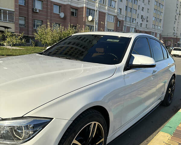Белый БМВ 3 Серия, объемом двигателя 3 л и пробегом 123 тыс. км за 27000 $, фото 6 на Automoto.ua