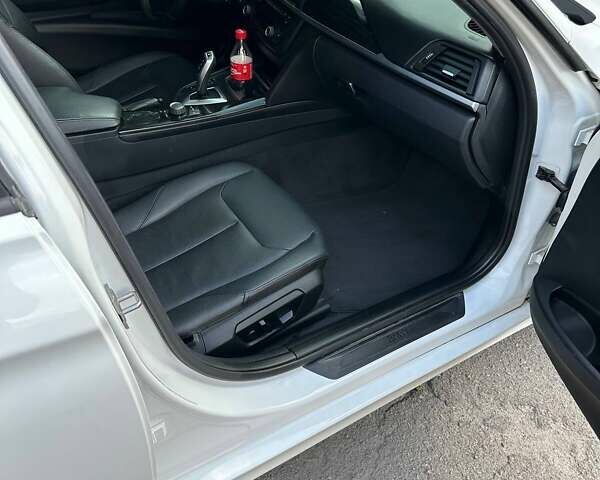 Белый БМВ 3 Серия, объемом двигателя 2 л и пробегом 130 тыс. км за 13500 $, фото 7 на Automoto.ua