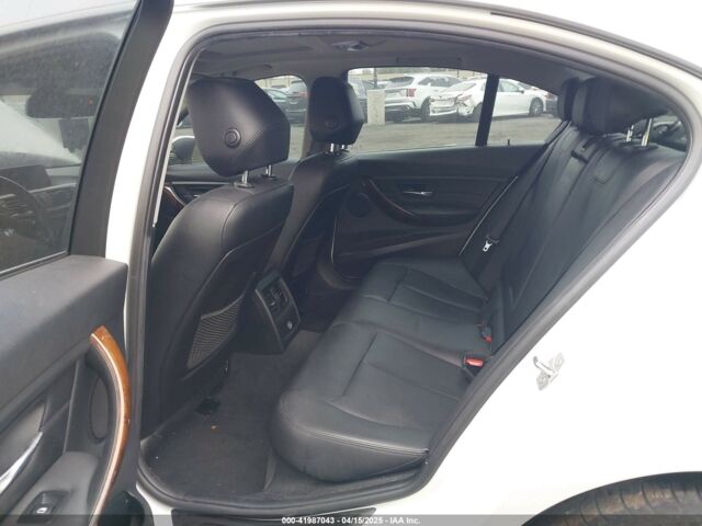 Білий БМВ 3 Серія, об'ємом двигуна 2 л та пробігом 114 тис. км за 11000 $, фото 9 на Automoto.ua