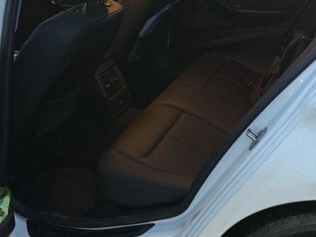 Белый БМВ 3 Серия, объемом двигателя 2 л и пробегом 174 тыс. км за 19000 $, фото 5 на Automoto.ua