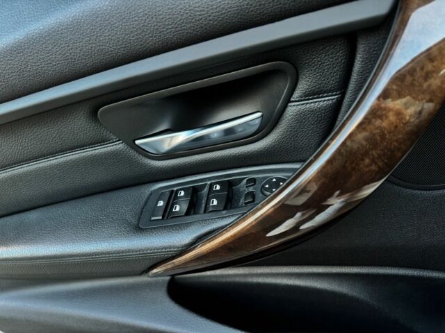 Білий БМВ 3 Серія, об'ємом двигуна 3 л та пробігом 178 тис. км за 18000 $, фото 14 на Automoto.ua