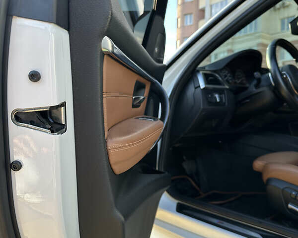 Белый БМВ 3 Серия, объемом двигателя 3 л и пробегом 123 тыс. км за 25000 $, фото 51 на Automoto.ua