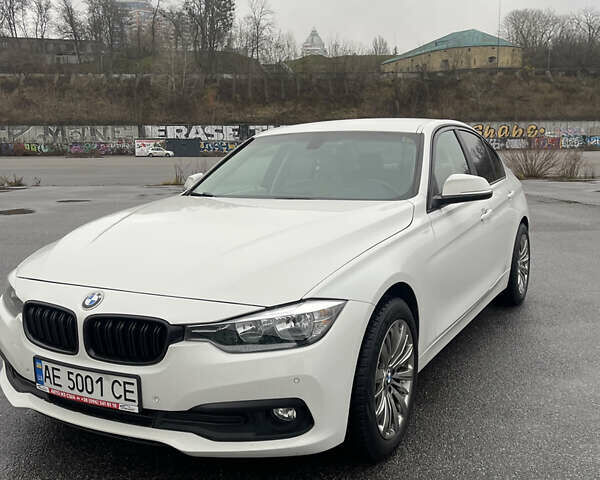 Белый БМВ 3 Серия, объемом двигателя 2 л и пробегом 125 тыс. км за 13500 $, фото 5 на Automoto.ua