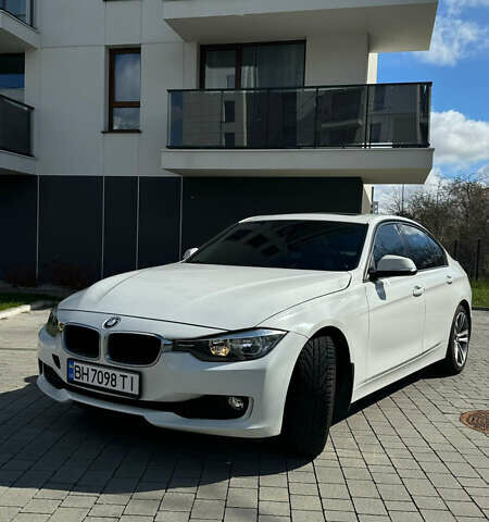 Белый БМВ 3 Серия, объемом двигателя 2 л и пробегом 155 тыс. км за 13299 $, фото 1 на Automoto.ua