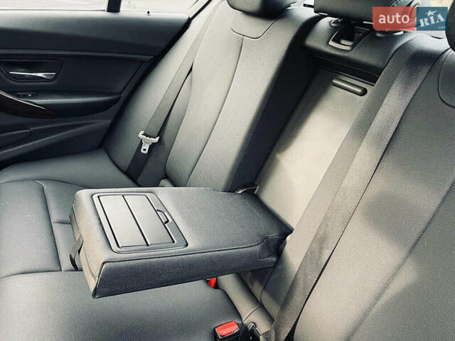 Белый БМВ 3 Серия, объемом двигателя 2 л и пробегом 82 тыс. км за 2150 $, фото 19 на Automoto.ua