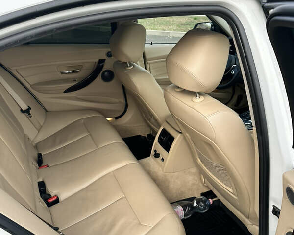 Білий БМВ 3 Серія, об'ємом двигуна 2 л та пробігом 119 тис. км за 17200 $, фото 13 на Automoto.ua