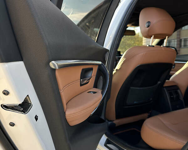 Белый БМВ 3 Серия, объемом двигателя 3 л и пробегом 123 тыс. км за 25000 $, фото 50 на Automoto.ua