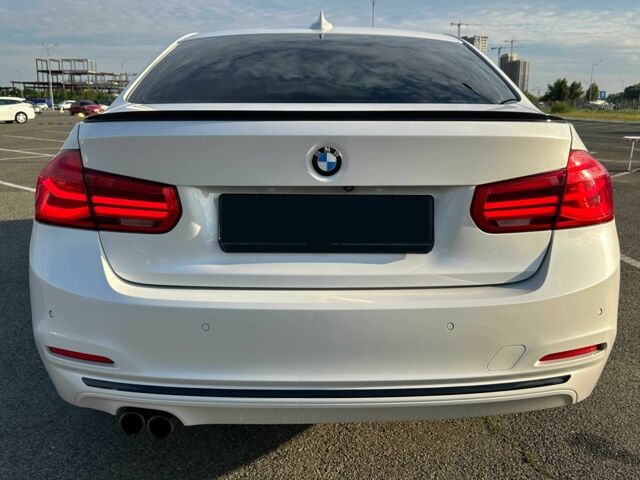 Белый БМВ 3 Серия, объемом двигателя 2 л и пробегом 186 тыс. км за 15555 $, фото 8 на Automoto.ua