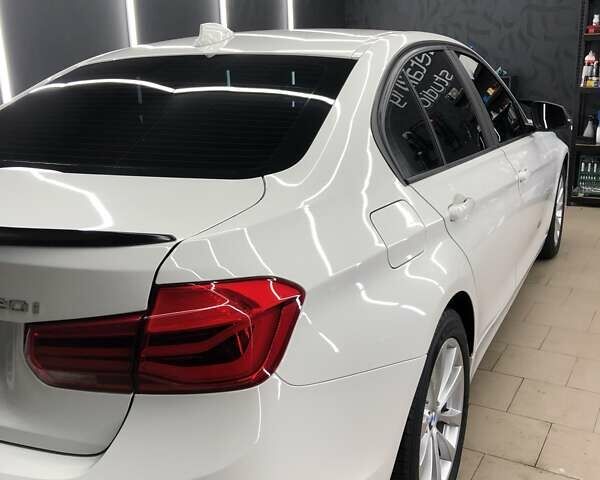 Белый БМВ 3 Серия, объемом двигателя 2 л и пробегом 180 тыс. км за 15000 $, фото 1 на Automoto.ua