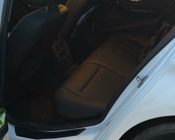 Білий БМВ 3 Серія, об'ємом двигуна 2 л та пробігом 177 тис. км за 19000 $, фото 5 на Automoto.ua