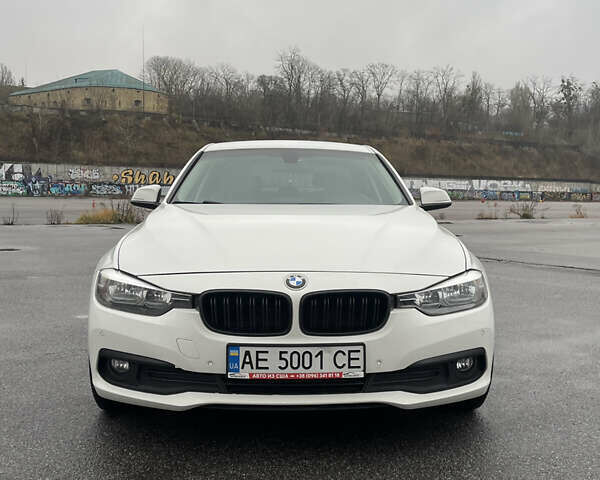 Белый БМВ 3 Серия, объемом двигателя 2 л и пробегом 125 тыс. км за 13500 $, фото 4 на Automoto.ua