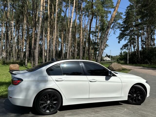 Белый БМВ 3 Серия, объемом двигателя 2 л и пробегом 145 тыс. км за 13300 $, фото 6 на Automoto.ua