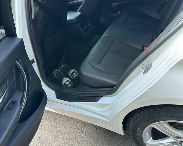 Белый БМВ 3 Серия, объемом двигателя 2 л и пробегом 130 тыс. км за 13500 $, фото 5 на Automoto.ua