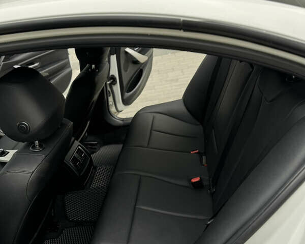 Білий БМВ 3 Серія, об'ємом двигуна 2 л та пробігом 125 тис. км за 14200 $, фото 11 на Automoto.ua