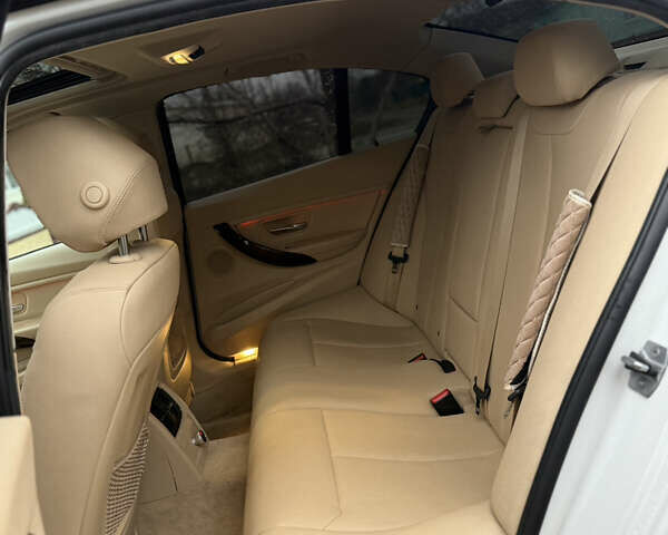 Білий БМВ 3 Серія, об'ємом двигуна 2 л та пробігом 190 тис. км за 13300 $, фото 16 на Automoto.ua