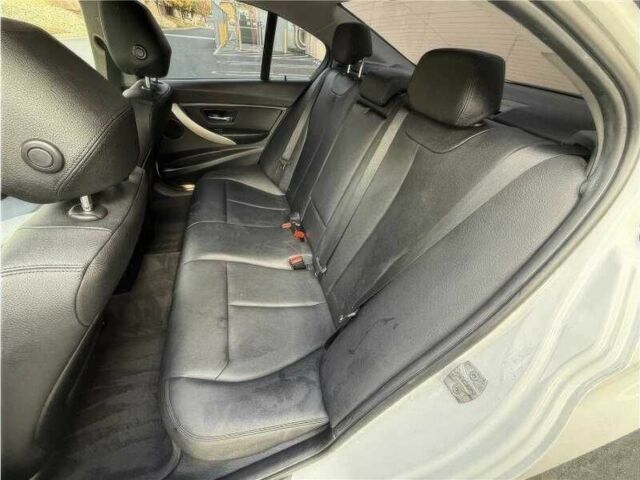 Білий БМВ 3 Серія, об'ємом двигуна 2 л та пробігом 119 тис. км за 4000 $, фото 9 на Automoto.ua