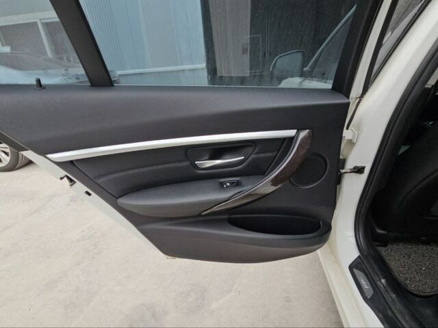 Білий БМВ 3 Серія, об'ємом двигуна 2 л та пробігом 72 тис. км за 12900 $, фото 28 на Automoto.ua