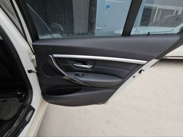 Білий БМВ 3 Серія, об'ємом двигуна 2 л та пробігом 72 тис. км за 12900 $, фото 20 на Automoto.ua