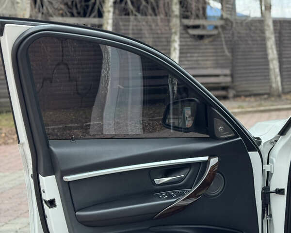 Білий БМВ 3 Серія, об'ємом двигуна 2 л та пробігом 149 тис. км за 16300 $, фото 10 на Automoto.ua