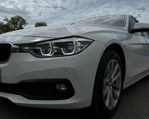 Белый БМВ 3 Серия, объемом двигателя 2 л и пробегом 163 тыс. км за 19500 $, фото 5 на Automoto.ua