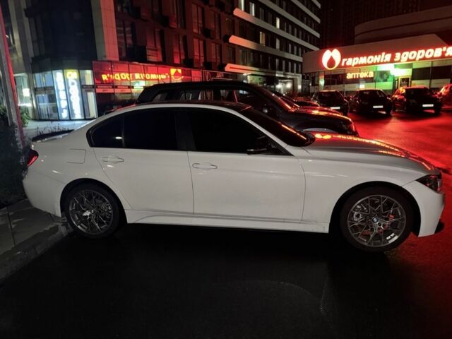 БМВ 3 Серия 2016 в Киеве на Automoto.ua Белый БМВ 3 Серия, объемом двигателя 2 л и пробегом 200 тыс. км за 16900 $, фото 1 на Automoto.ua