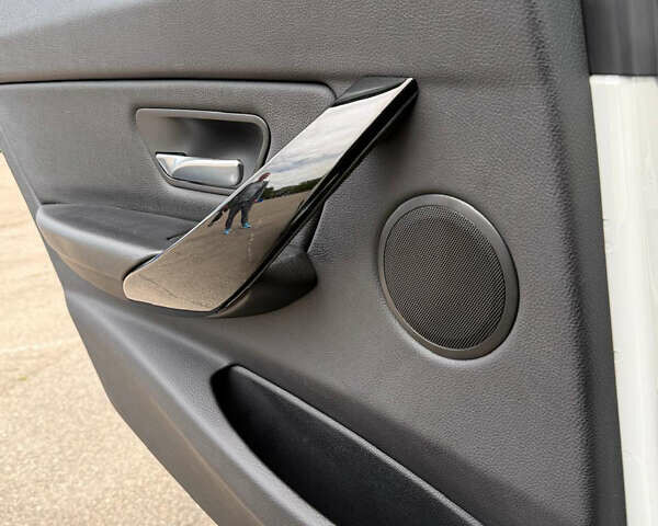 Белый БМВ 3 Серия, объемом двигателя 2 л и пробегом 163 тыс. км за 19500 $, фото 15 на Automoto.ua