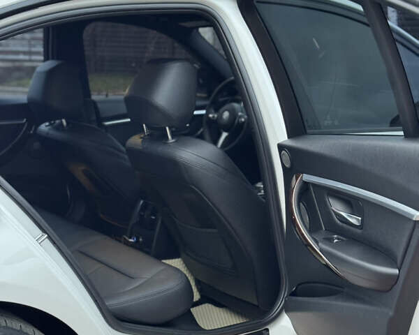 Білий БМВ 3 Серія, об'ємом двигуна 2 л та пробігом 149 тис. км за 16300 $, фото 16 на Automoto.ua