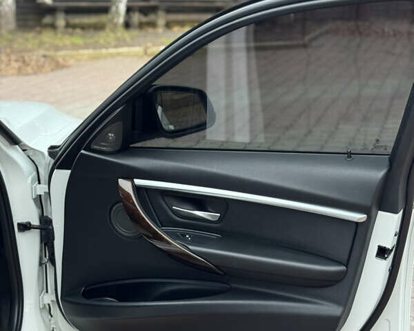 Білий БМВ 3 Серія, об'ємом двигуна 2 л та пробігом 149 тис. км за 16300 $, фото 13 на Automoto.ua