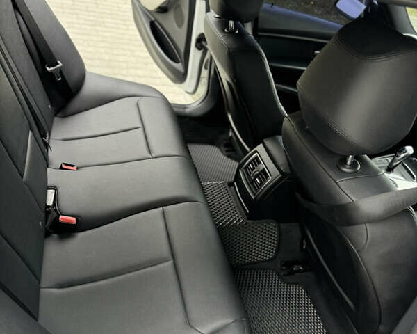 Білий БМВ 3 Серія, об'ємом двигуна 2 л та пробігом 125 тис. км за 14200 $, фото 16 на Automoto.ua