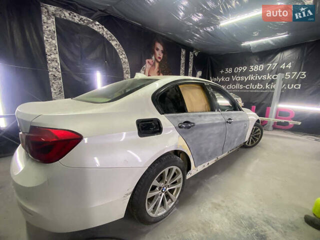 Білий БМВ 3 Серія, об'ємом двигуна 2 л та пробігом 190 тис. км за 13300 $, фото 21 на Automoto.ua