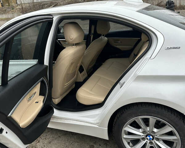 Білий БМВ 3 Серія, об'ємом двигуна 2 л та пробігом 141 тис. км за 15300 $, фото 10 на Automoto.ua